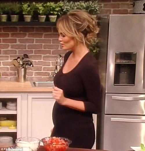 Chrissy Teigen sarcina jpeg