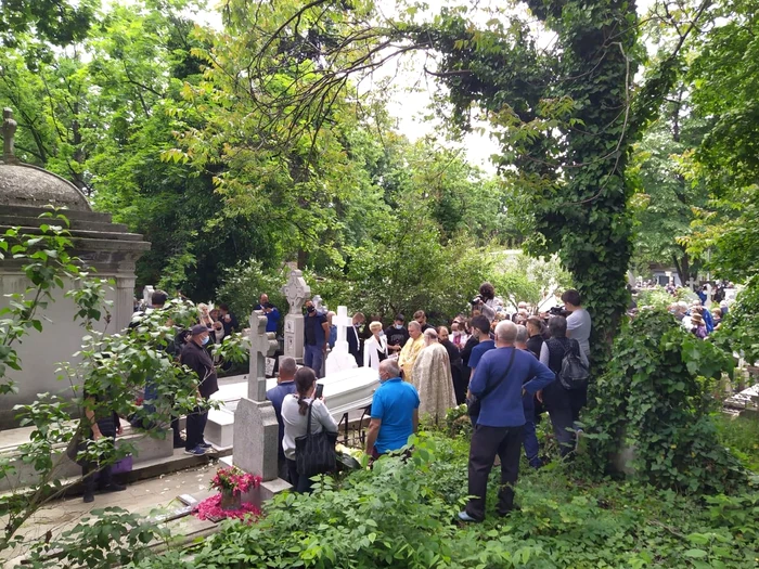 Gigi Becali, prezent la înmormântarea lui Ion Dichiseanufoto: BLITZ