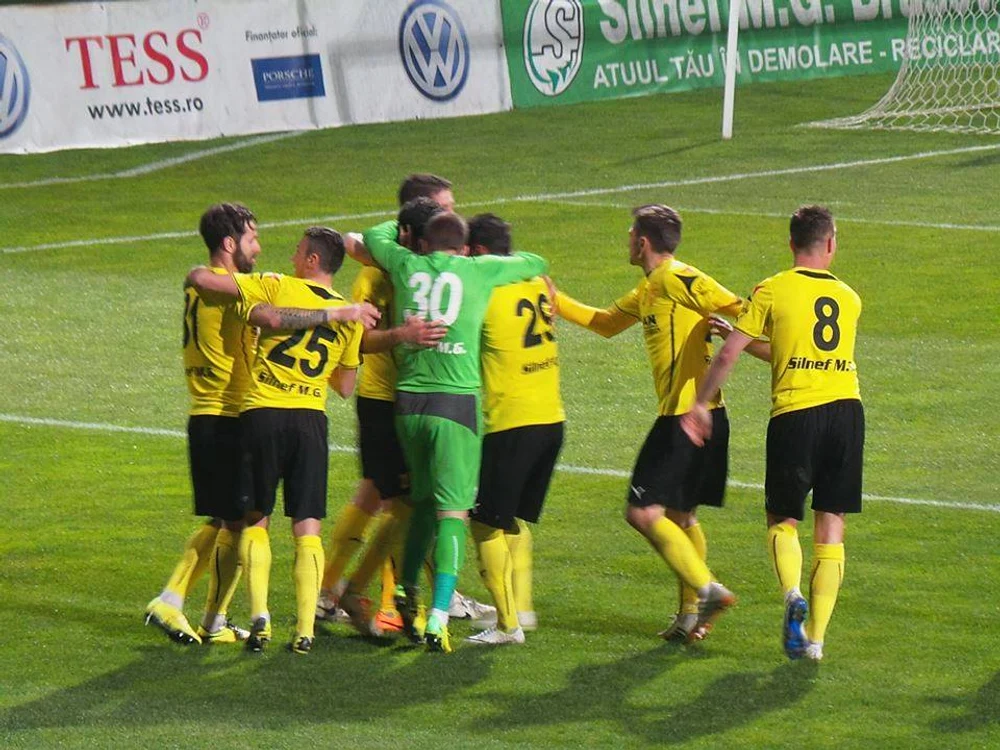 
    Jucătorii de la FC Braşov s-au unit împotriva conducerii  