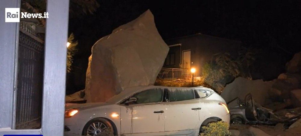 Strong earthquake near Naples injures 19, leaves hundreds homeless