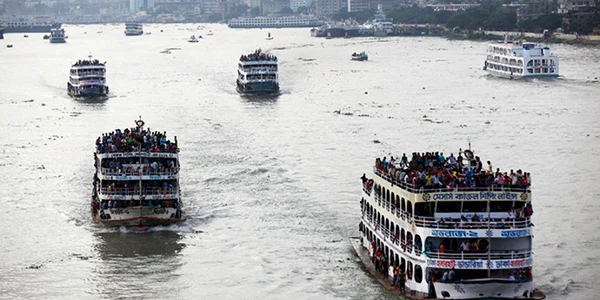 Feriboturi supraincarcate in Bangladesh FOTO RT