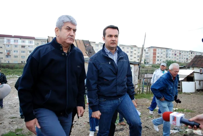 Vicepremierul Gabriel Oprea a vizitat toate zonele în care locuiesc romii din Baia Mare