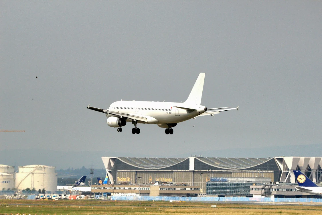 Grupul german Lufthansa retrage 27 de aeronave și elimină rutele din România