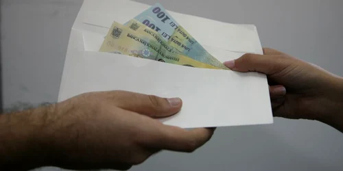 Medicul a fost prins în flagrant