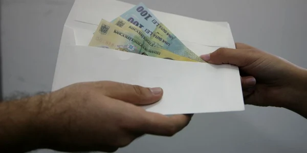 Medicul a fost prins în flagrant