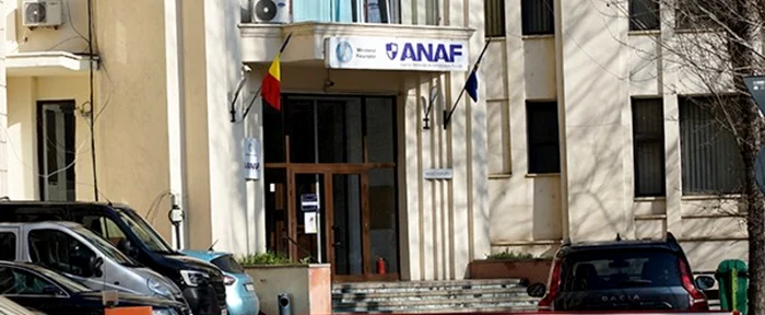 Anchetatorii încă încearcă să anuleze în instanță sute de diplome false. FOTO: Facebook