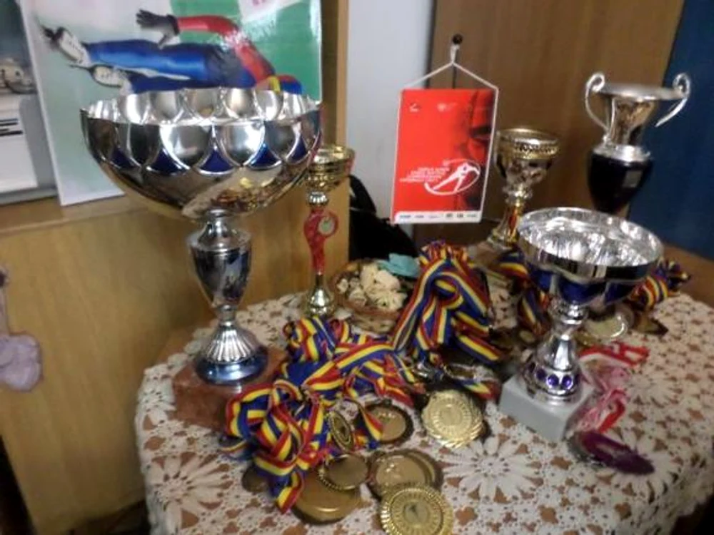 Oana a câştigat numeroase medalii la competiţiile de patinaj