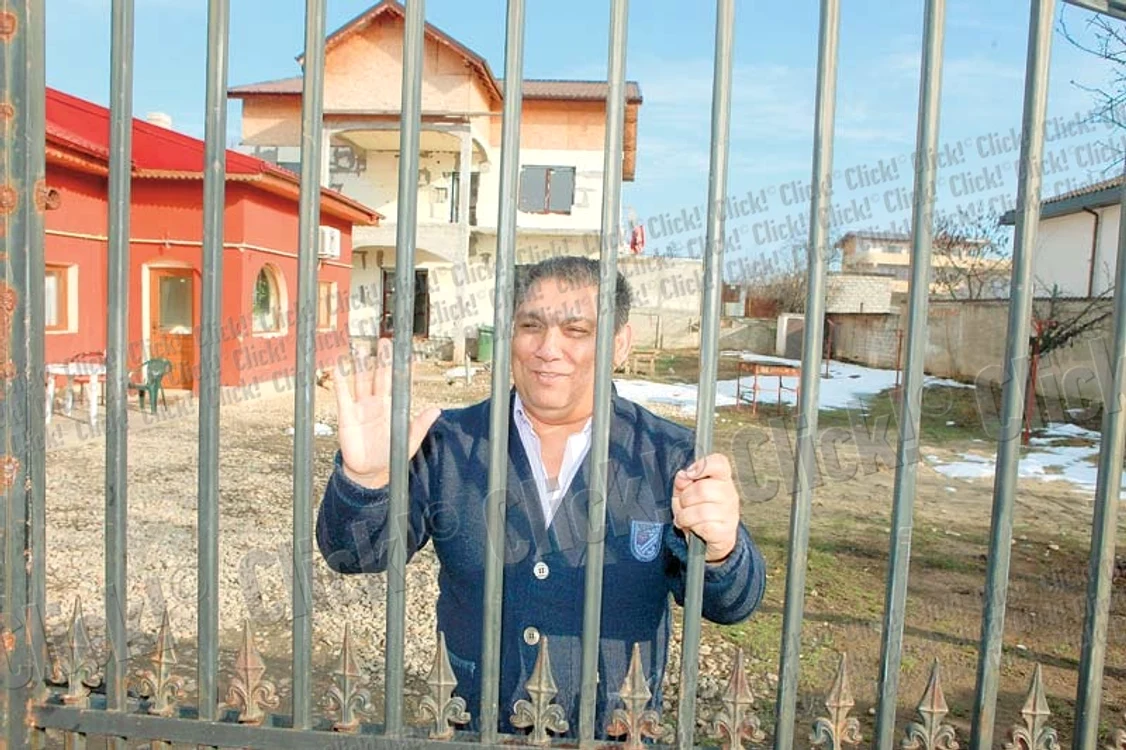 Viorel Motoi respectă cu sfinţenie obligaţiile impuse, altfel se întorce după gratii (Fotografii: Roberto Sălceanu)