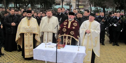 Preoţii ortodocşi şi greco-catolici încep de mâine sfinţirile locuinţelor