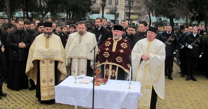 Preoţii ortodocşi şi greco-catolici încep de mâine sfinţirile locuinţelor