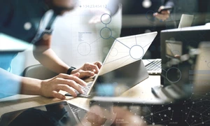 Digitalizare foto via Shutterstock