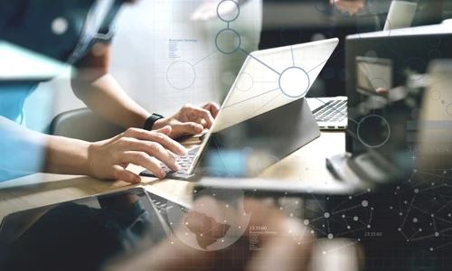 Digitalizare foto via Shutterstock