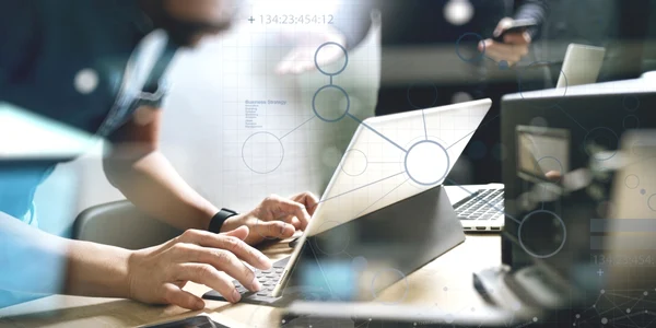 Digitalizare foto via Shutterstock