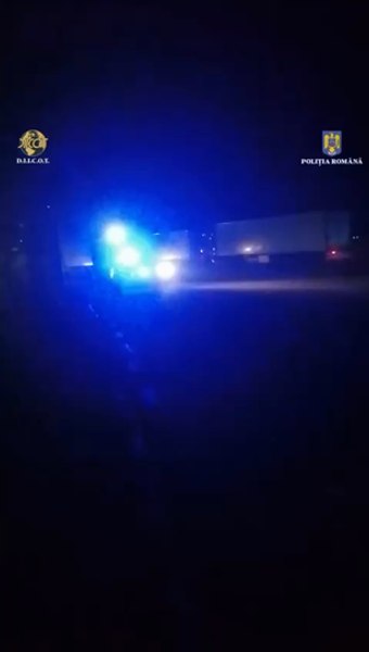 Percheziții la traficanții de migranți. Unde erau ascunși doi sirieni VIDEO 