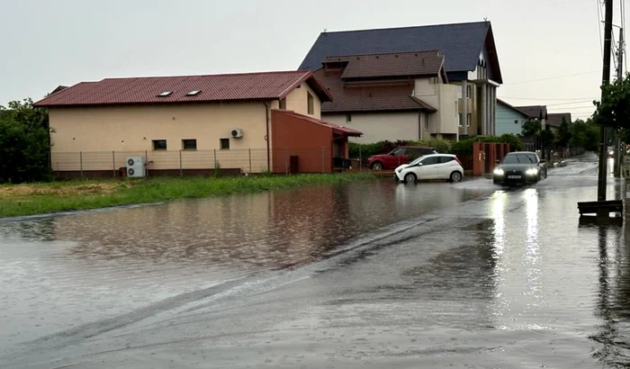 Stradă din Dumbrăvița, județul Timiș, inundată în urma unei ploi FOTO Cititor Adevărul