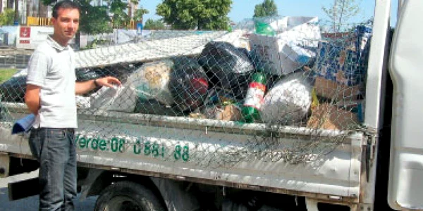 Maşina ce-adună gunoi sortat îl duce amestecat