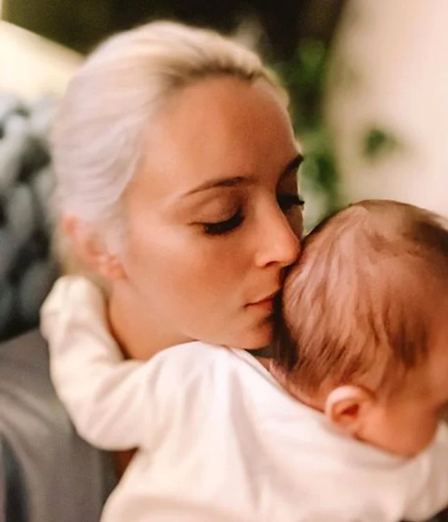 Diana Dumitrescu, alături de băiețelul ei