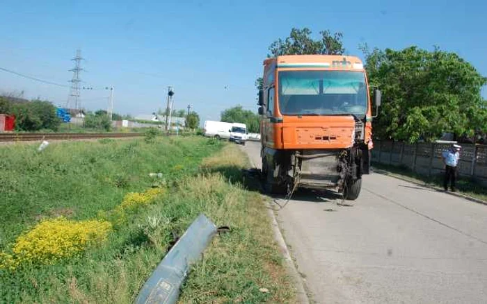 Doar TIR-ul a fost avariat în urma accidentului FOTO:adevarul.ro