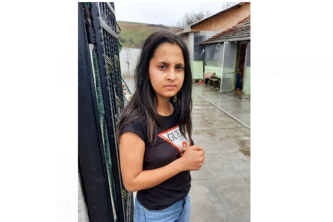 Adolescenta este căutată de poliţişti