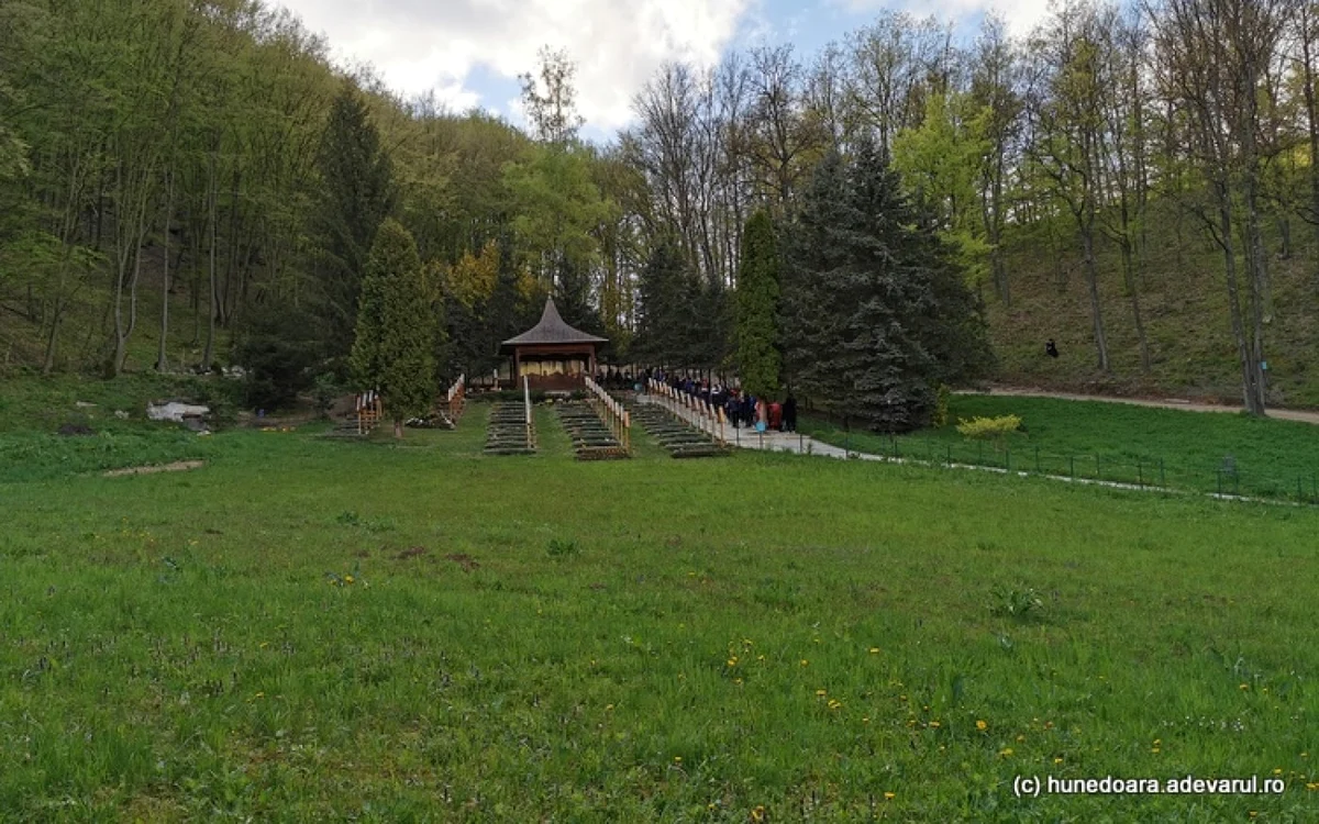 manastiea prislop de paste foto daniel guta adevarul
