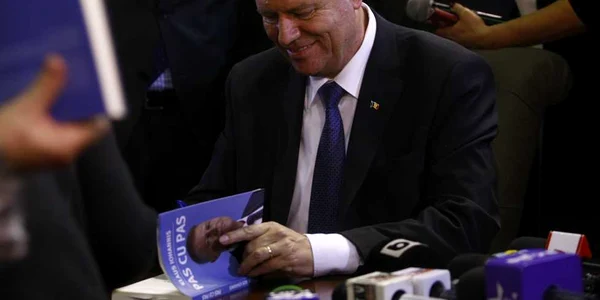 Lansare de carte Klaus Iohannis la Gaudeamus FOTO David Muntean