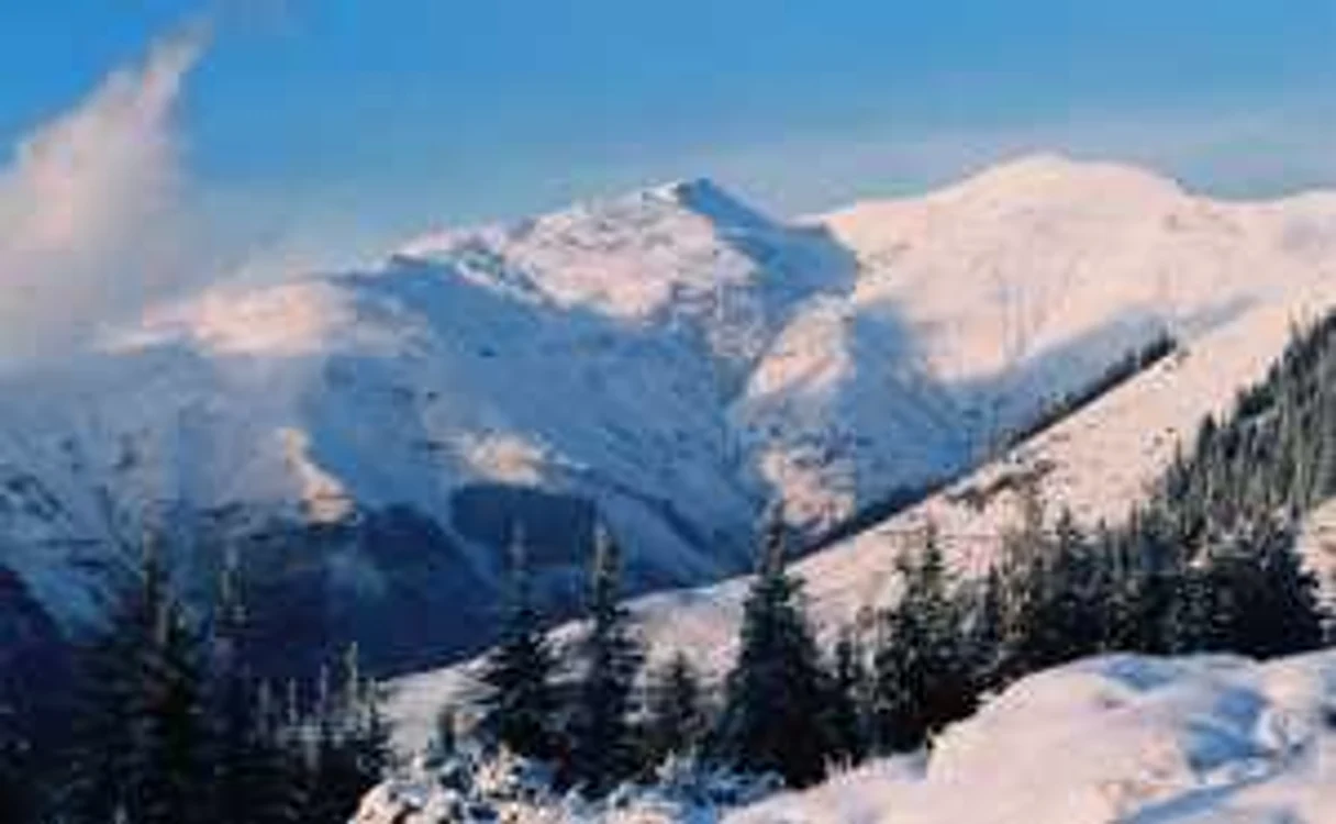 Turiştii vor putea face mai multe drumeţii în Piatra Craiului. FOTOArhivă.