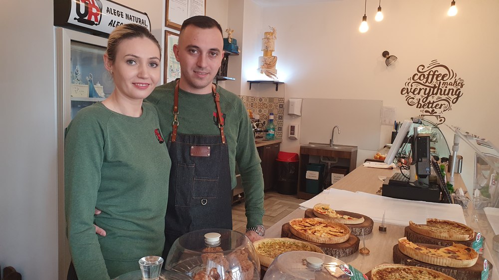 Tinerii care au adus Occidentul prin bucate tradiționale românești. Pentru cozonaci și mucenici se stă la coadă ca la biserică