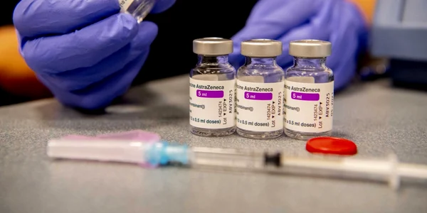 Spania a mărit la 65 de ani vărsta celor care se pot vaccina cu Astra Zeneca