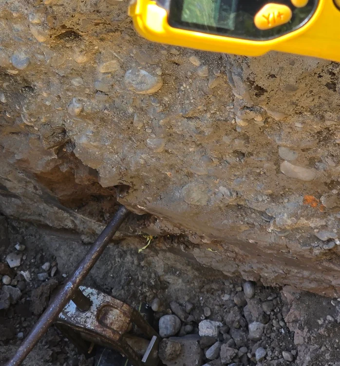 Incident periculos în Slatina: muncitorii au fisurat o conductă de gaze în timp ce schimbau rețeaua de apă