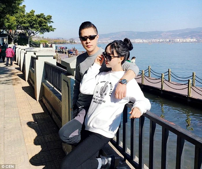 Tatăl şi fiica par un cuplu de îndrăgostiţi