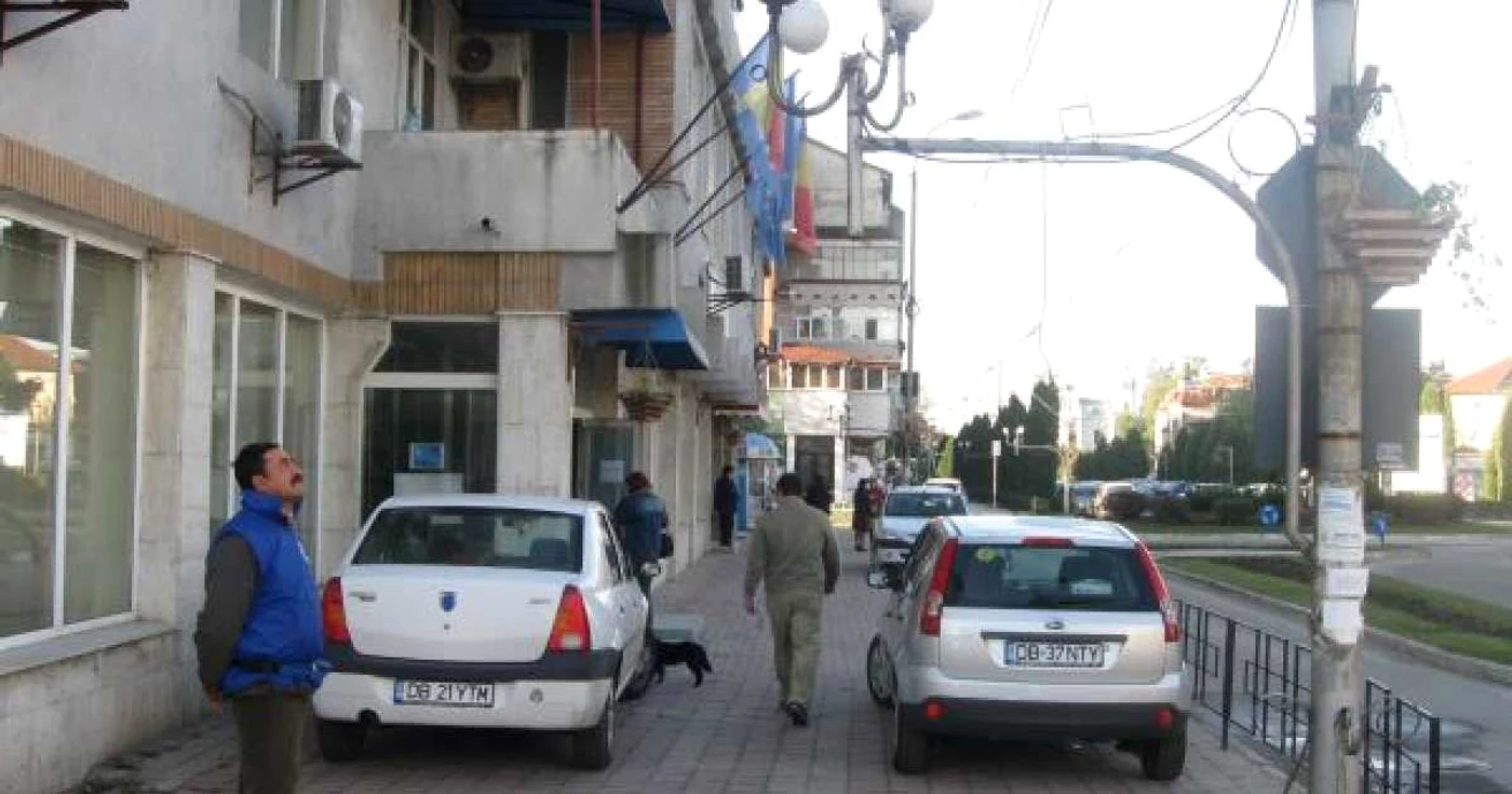 Târgovişte: Pericole pe trotuarele din centru