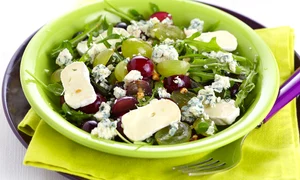 salata cu branza si struguri jpeg