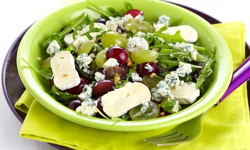 salata cu branza si struguri jpeg