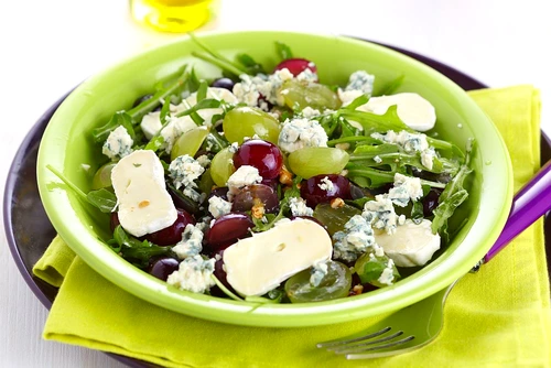 salata cu branza si struguri jpeg