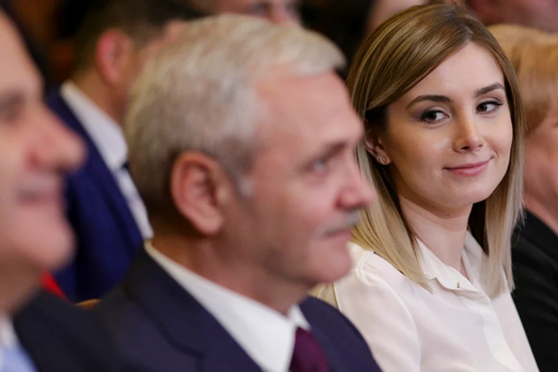 Ce priviri duioase „îi arunca” Irina lui Dragnea