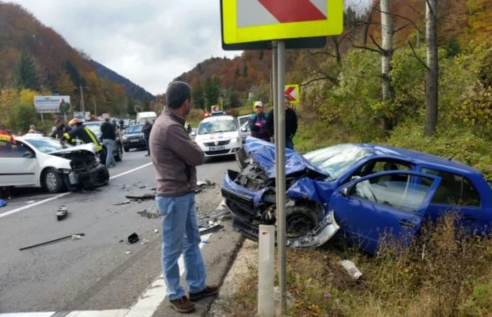 Două tinere şi un bărbat au ajuns la spital FOTO ISU Braşov