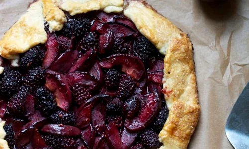 tarta cu mure si prune 580x400 jpeg