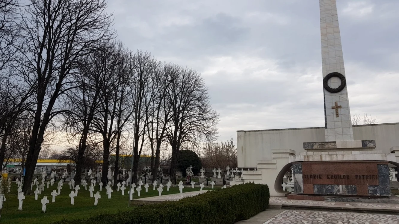 Monumentul Eroilor Români este într-o stare de degradare precară FOTO: A. T.