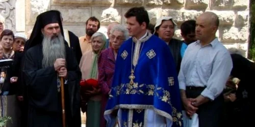 IPS Teodosie şi preotul Stoichin Ciprian 