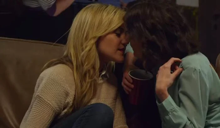 Sărutul celor două lesbiene