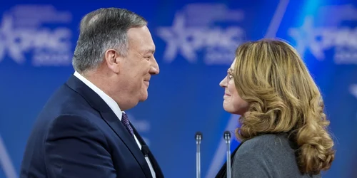 Fostul secretar de stat american Mike Pompeo şi soţia sa Susan FOTO EPA-EFE