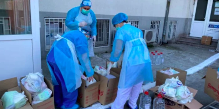 Cadre medicale din Spitalul de Infecţioase Constanţa Sursa Asociaţia Dăruieşte Aripi