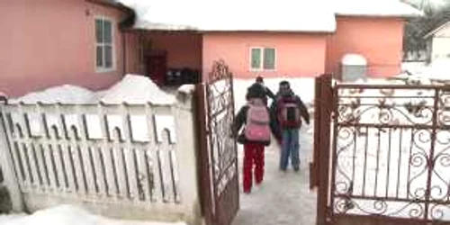 Aproape 400 de elevi clujeni stau mâine acasă 