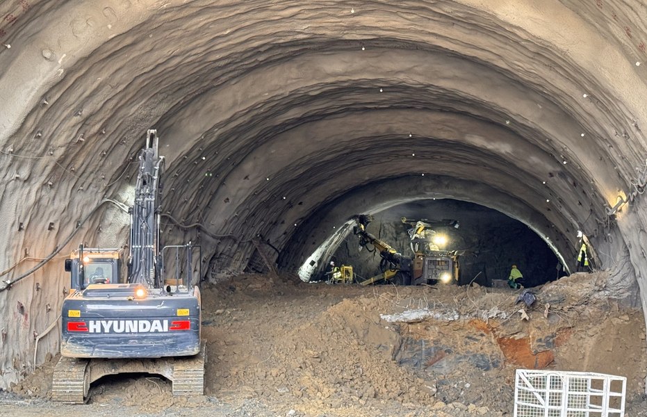 Tunelurile Autostrăzii Lugoj–Deva prind contur: aproape 100 de metri săpați în două luni. „Se lucrează 24 din 24”