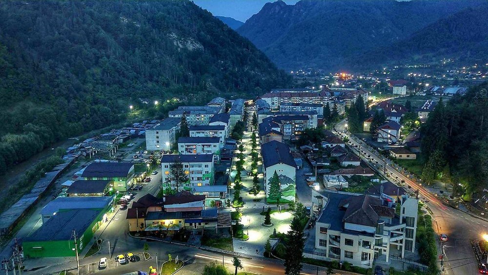 Anomalie: cazările pe Valea Lotrului, scumpe mai departe de pârtiile Transalpina, decât în apropierea lor