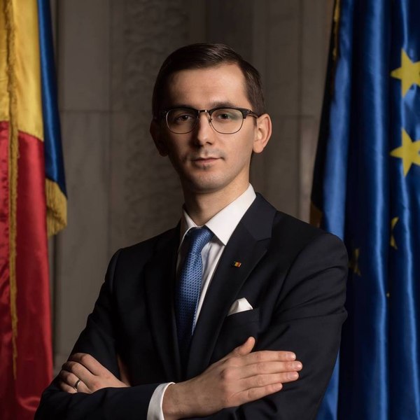 Șeful ANCOM și-a revizuit intenția de a interzice TikTok pe perioada alegerilor: A fost o opinie personală