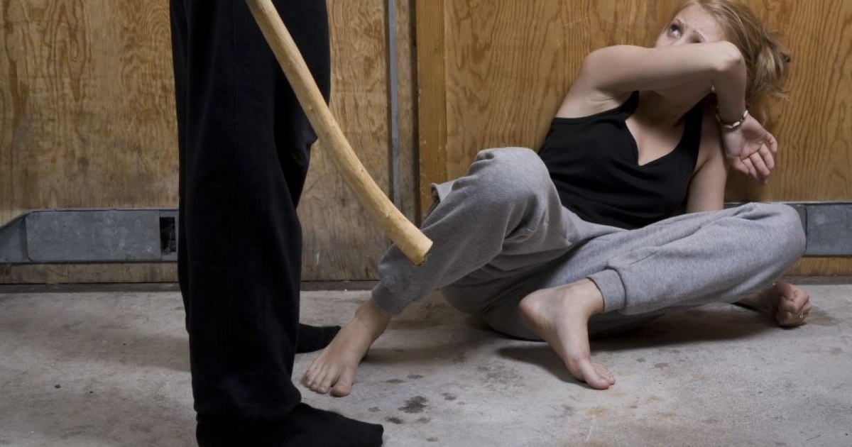 Un bărbat şi-a omorât soţia în bătaie în noaptea de Crăciun. A chemat apoi o asistentă medicală, dar pentru victimă era prea târziu