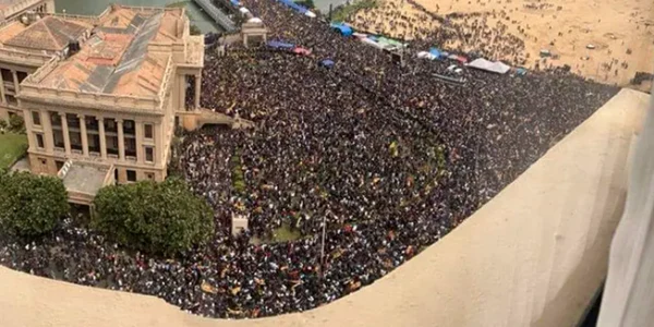 Protestatarii din Sri Lanka au patruns in casa presedintelui FOTO Twitter 