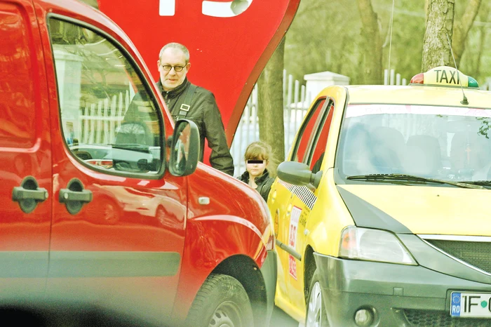 
     Şi-a dus fetiţa  acasă cu taxiul   