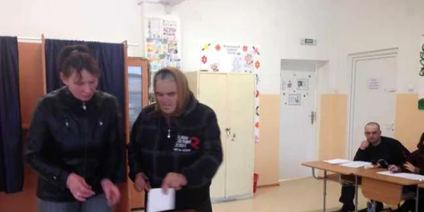 Oamenii din comuna Şimnicu de Sus susţine că votul lor nu contează 